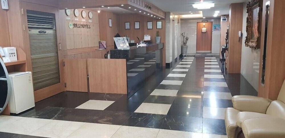 Bali Tourist Hotel Seoul Bagian luar foto